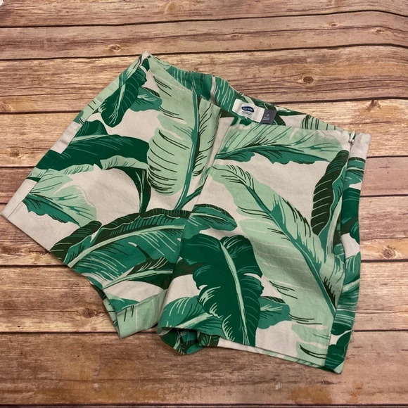 Palm Leaves Shorts - Picture 1 of 5